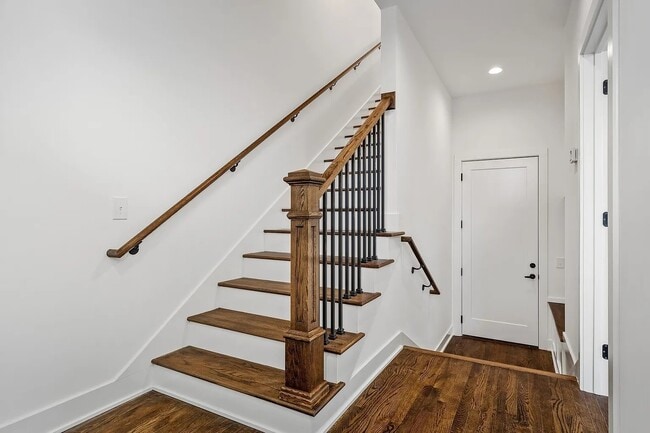 Photo - 611 Vernon Ave Townhome