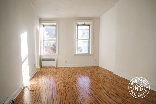 Building Photo - 5905 Myrtle Ave