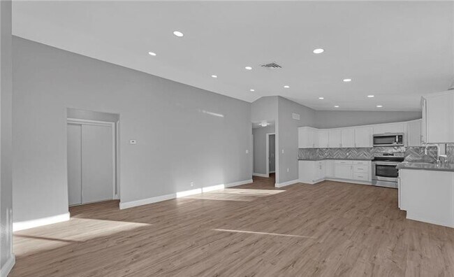 Building Photo - 2850 Belleza Ln