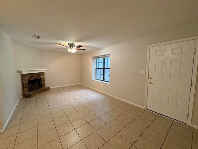 Foto del edificio - 211 Parkbrook Cir