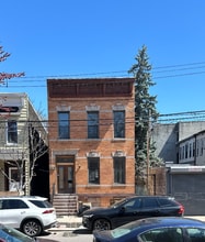 Building Photo - 68-33 64th Pl