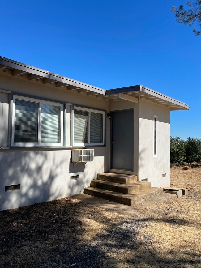 Building Photo - 5519 Paloma Ave