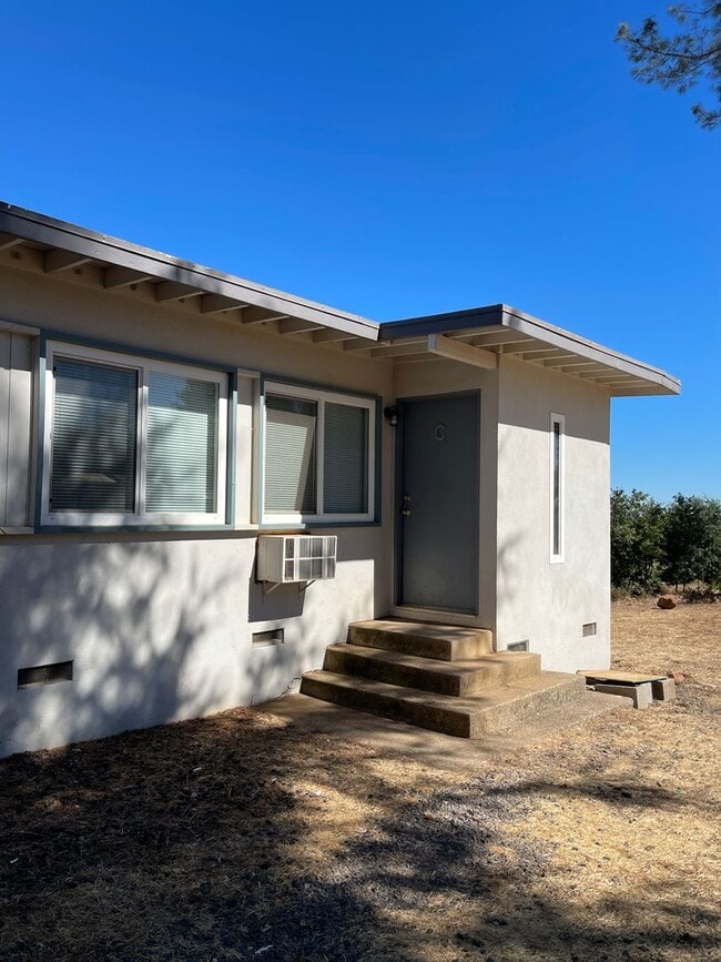 Building Photo - 5519 Paloma Ave