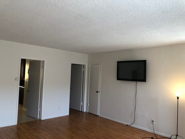 Foto del edificio - 1224 N Orange Dr