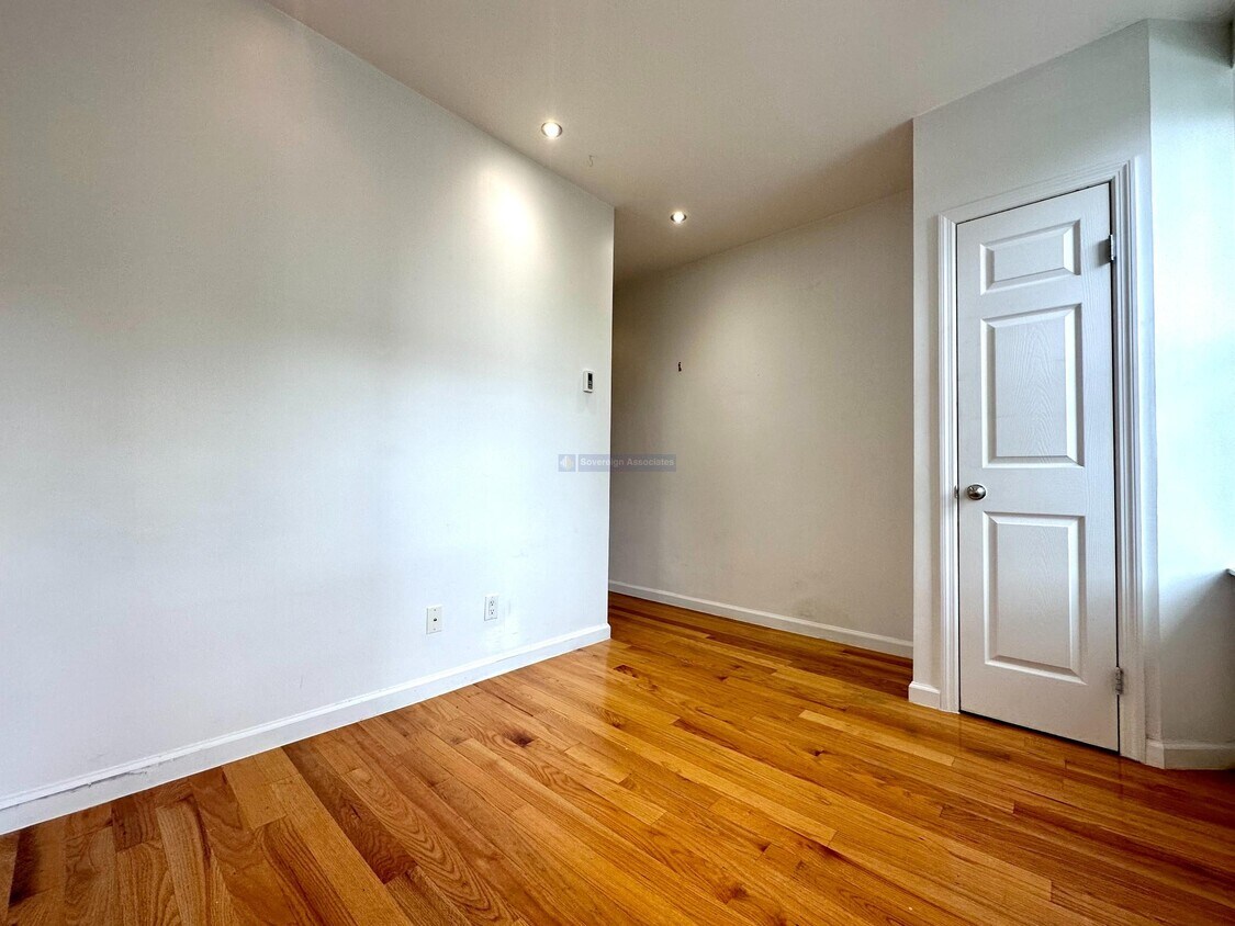 Building Photo - 953 Columbus Avenue