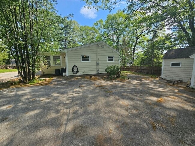 Building Photo - 37 Fairchild Dr