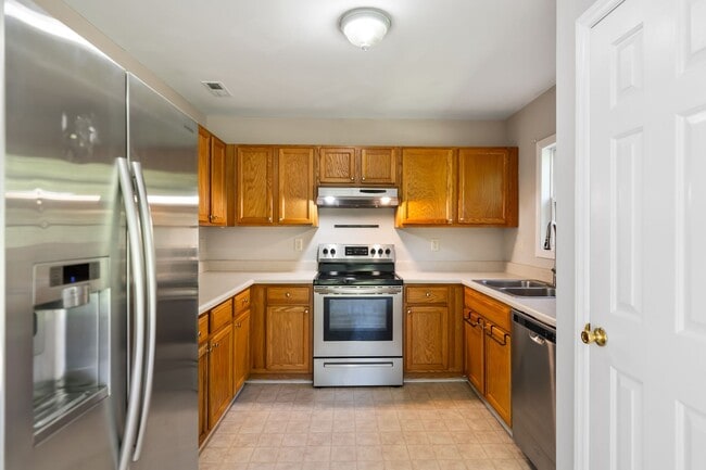 Building Photo - Great 4 bedroom home in South Durham right off S. Roxboro:  Available August 10th