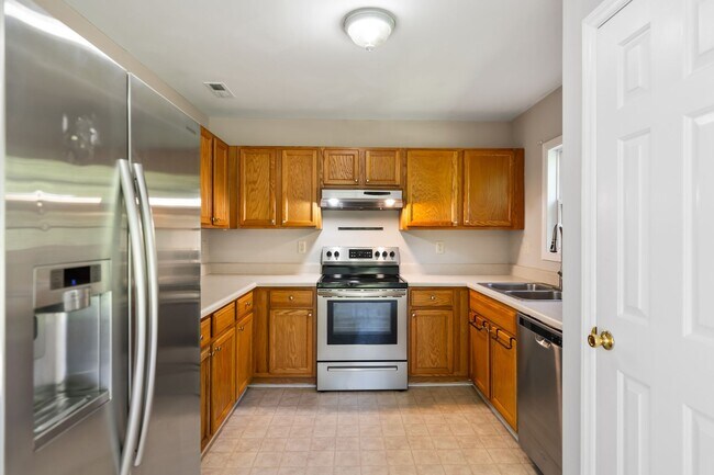 Foto del edificio - Great 4 bedroom home in South Durham right off S. Roxboro:  Available August 10th