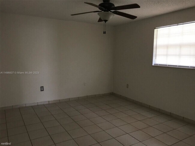 Building Photo - 3 br, 2 bath House - 7101 SW 16th St # 0