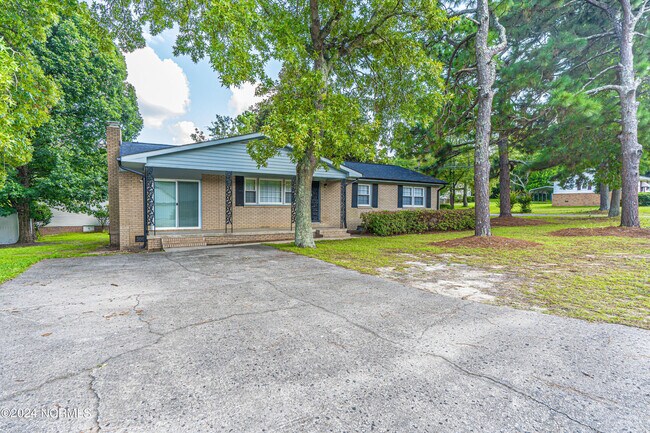Building Photo - 205 N Glover St