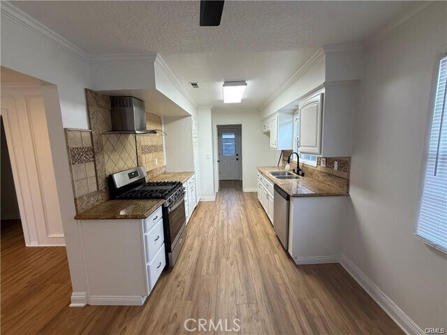 Building Photo - 1818 Deserta Dr