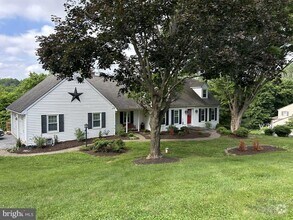 Building Photo - 975 Wind Song Rd