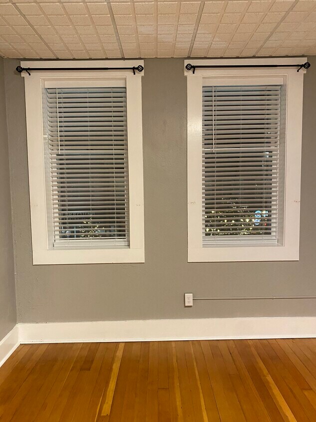 919 Massachusetts St Unit B, Lawrence, KS 66044 Apartments in