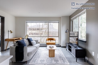 Building Photo - 15566 NE 22 Pl