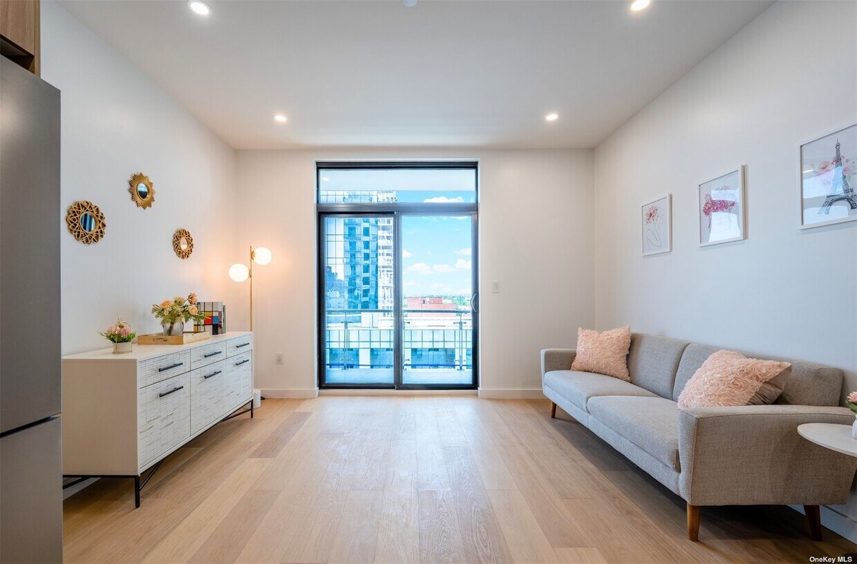 Foto principal - 134-16 35th Ave