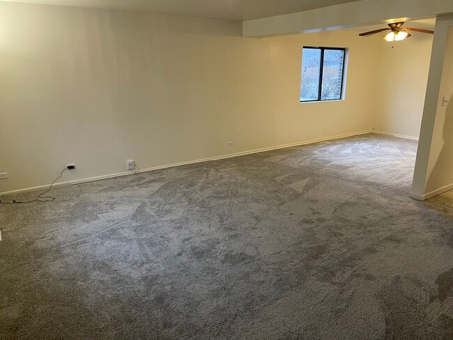 Building Photo - 350 E Rimini Ct