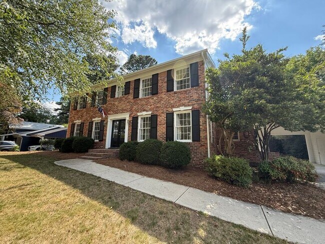 Building Photo - 5017 Sandlewood Dr