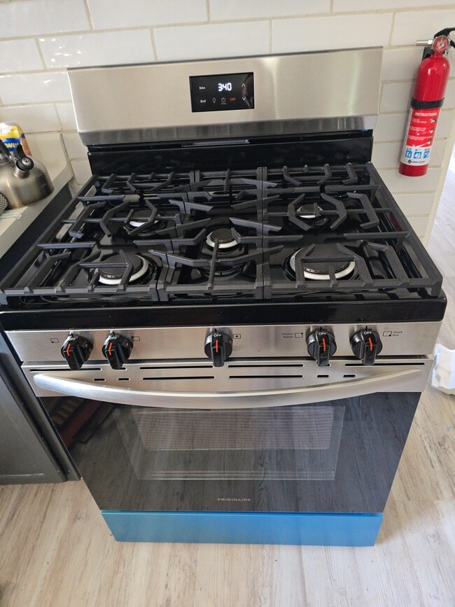 Stove - 2522 Lafayette St