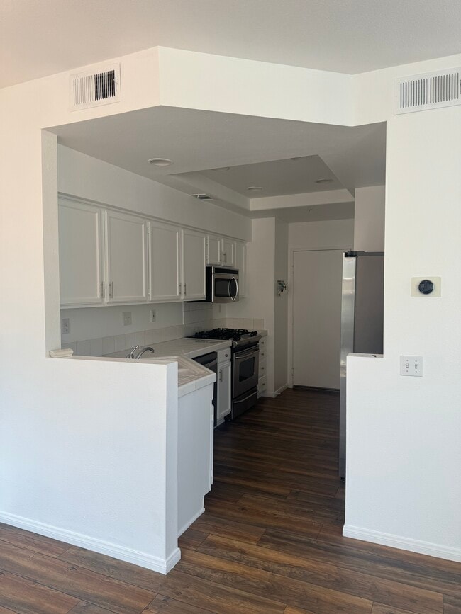 Kitchen - 25 Anacapa Ct