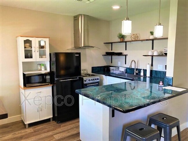 Building Photo - 82075 Country Club Dr