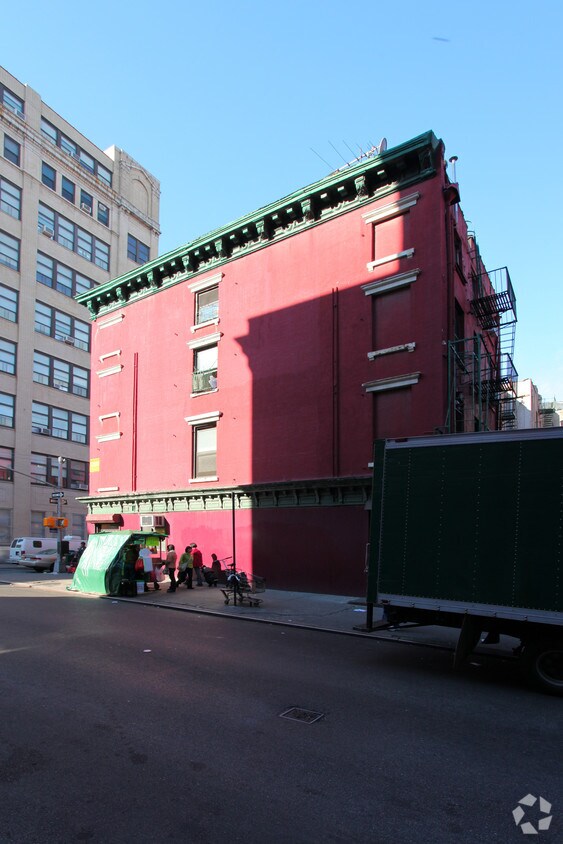 Building Photo - 161 Hester St