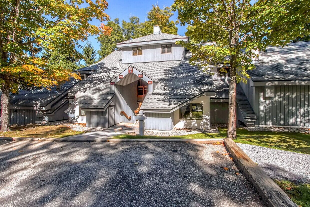 Foto principal - 329 Village Cir