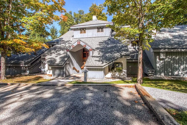 Building Photo - 329 Village Cir