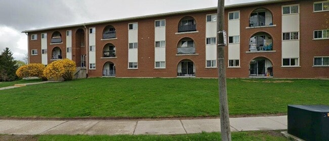 Building Photo - 627 Silverbirch Rd
