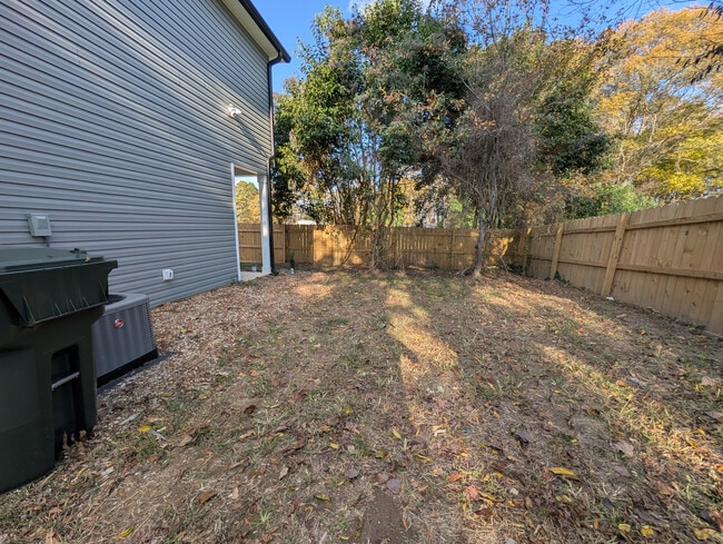 Building Photo - Room in Townhome on Mobley St