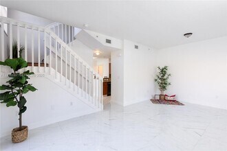 Building Photo - 1009 SW 144th Ave