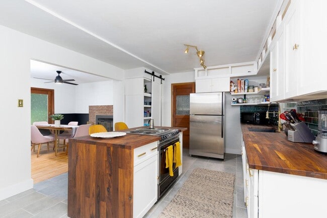 Foto del edificio - 376 Crown Point