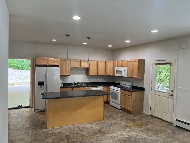 Building Photo - 6101 Lombard Cir