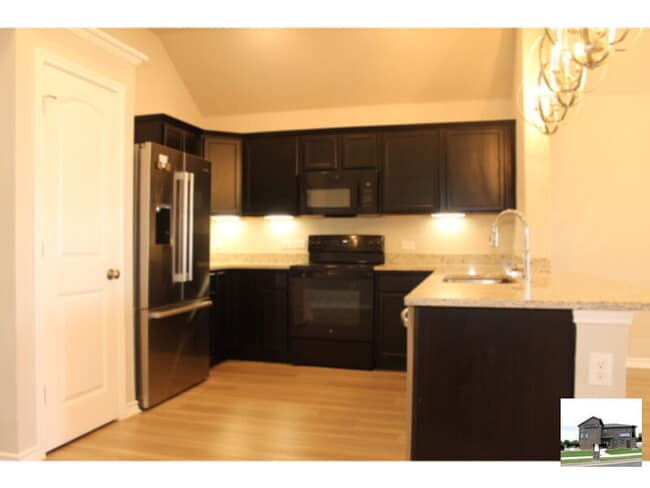 Building Photo - 6403 Hercules Ave