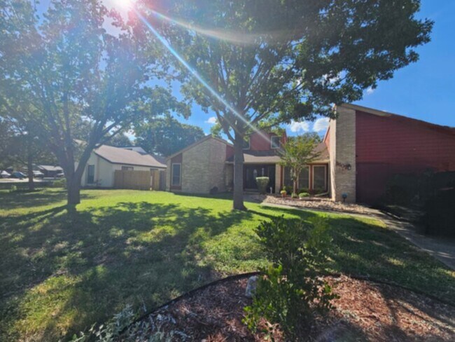 Building Photo - 3BR, 2FB