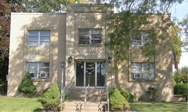Foto principal - 201 W Chestnut St