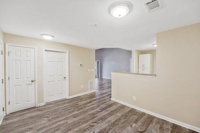 Building Photo - 1060 Gardenview Loop