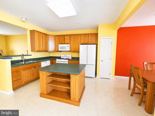 Foto del edificio - 4302 Begonia Dr