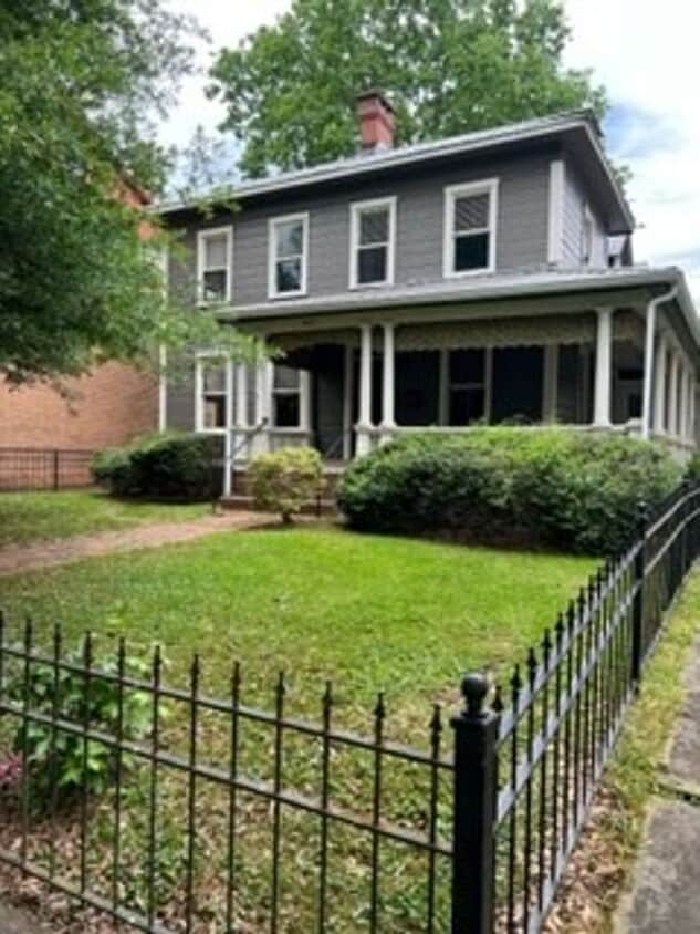 Primary Photo - Beautiful 4 Bedroom 2 Bath House now Avail...