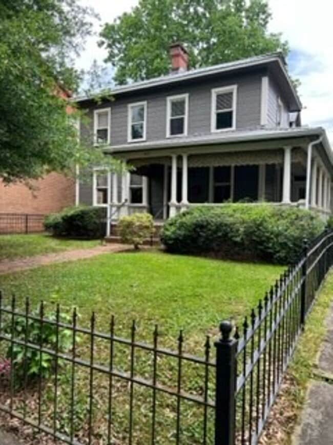Building Photo - 430 5th St