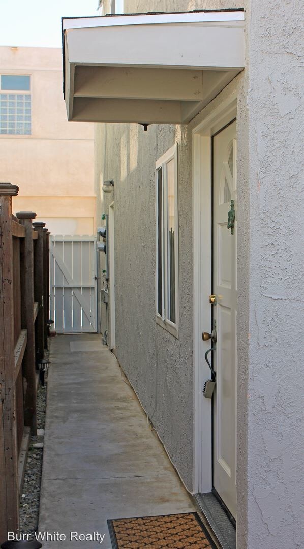 Building Photo - 1615 W Balboa Blvd