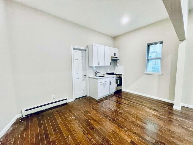 Foto del edificio - 1607 Kerrigan Ave