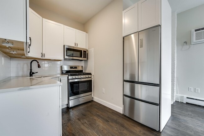 Building Photo - 486 Bramhall Ave