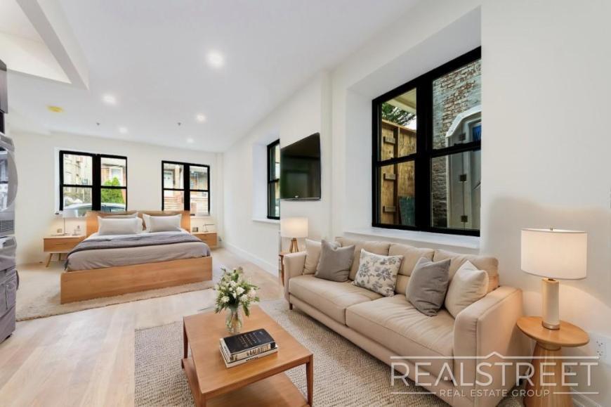 Foto principal - 0 bedroom in BROOKLYN NY 11221