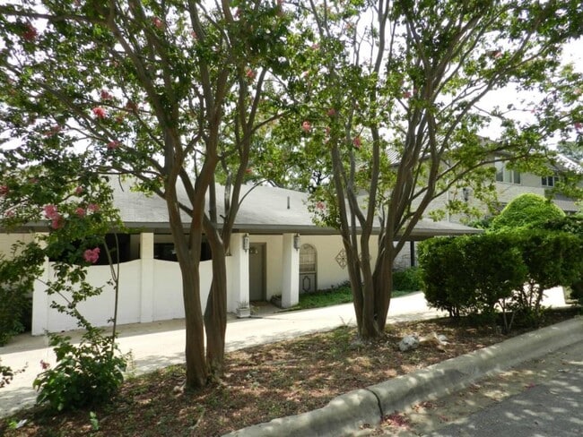 Building Photo - 3713 Meredith St
