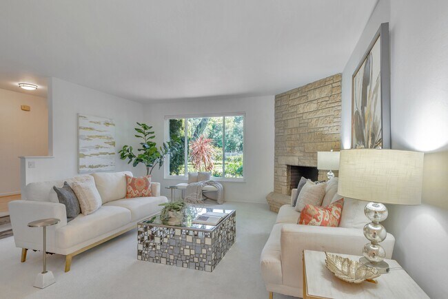 Building Photo - 208 Ravenswood Ave