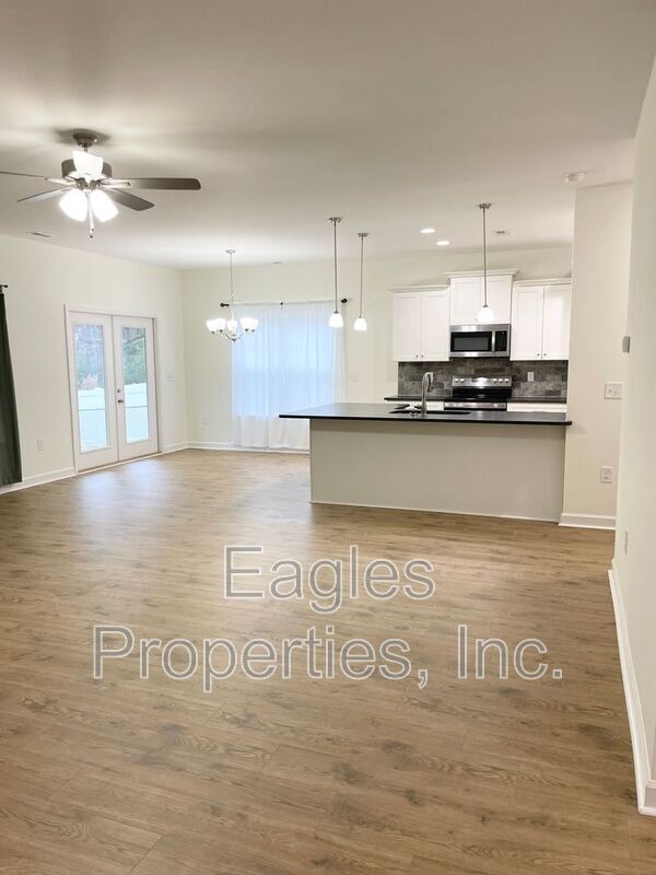 Foto del edificio - 300 Creeks Edge Dr
