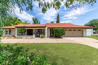 Building Photo - 700 W Drey Dr