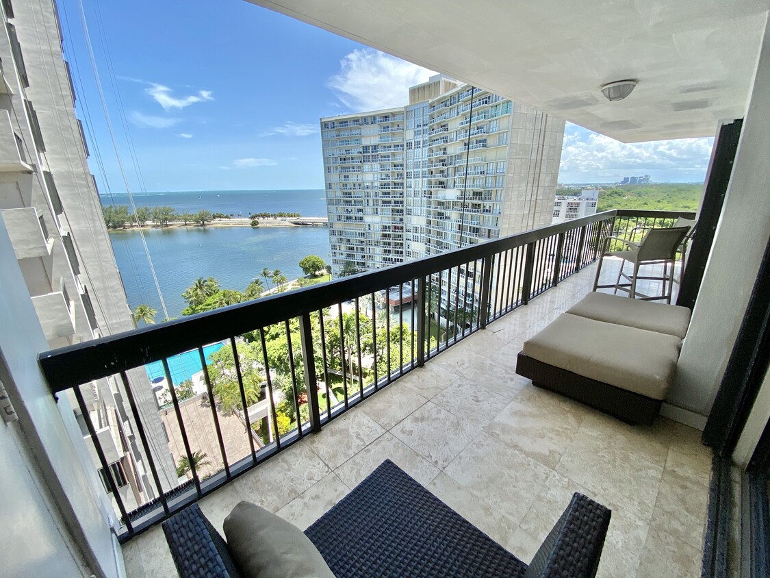 Corner Terrace East View - 2333 BRICKELL Ave