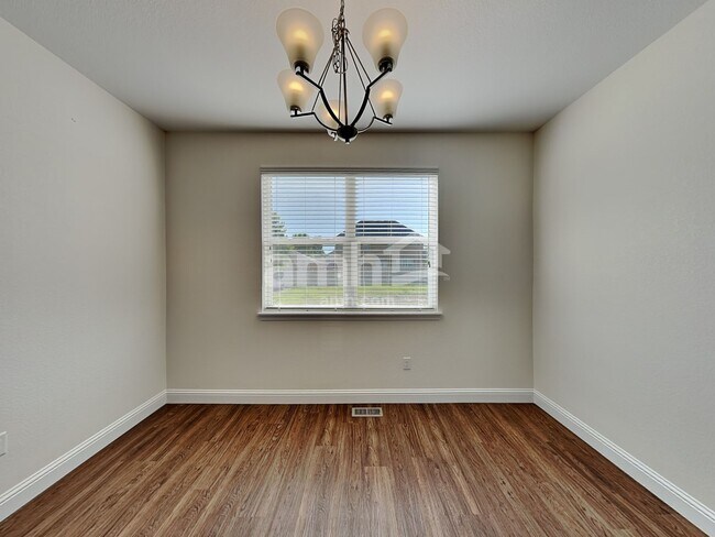 Building Photo - 10204 Dogwood St
