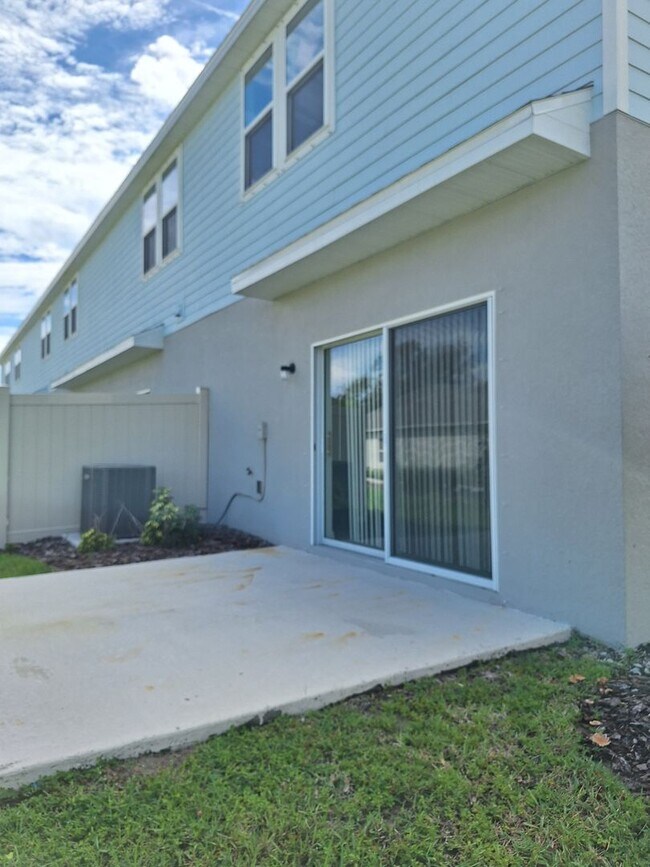 Foto del edificio - 211 Riverfront Wy